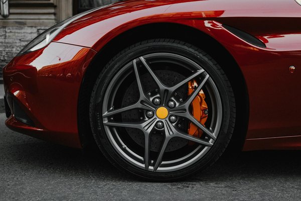 What Are the Benefits of Upgrading to Carbon Ceramic Brakes in a Lotus Exige S?