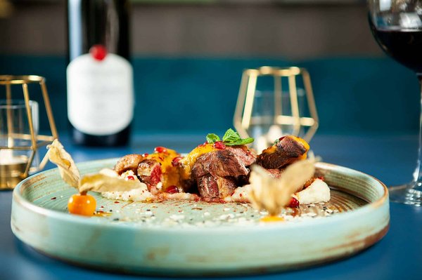 How to Craft a Gourmet Braised Lamb Shank with Rosemary and Red Wine?