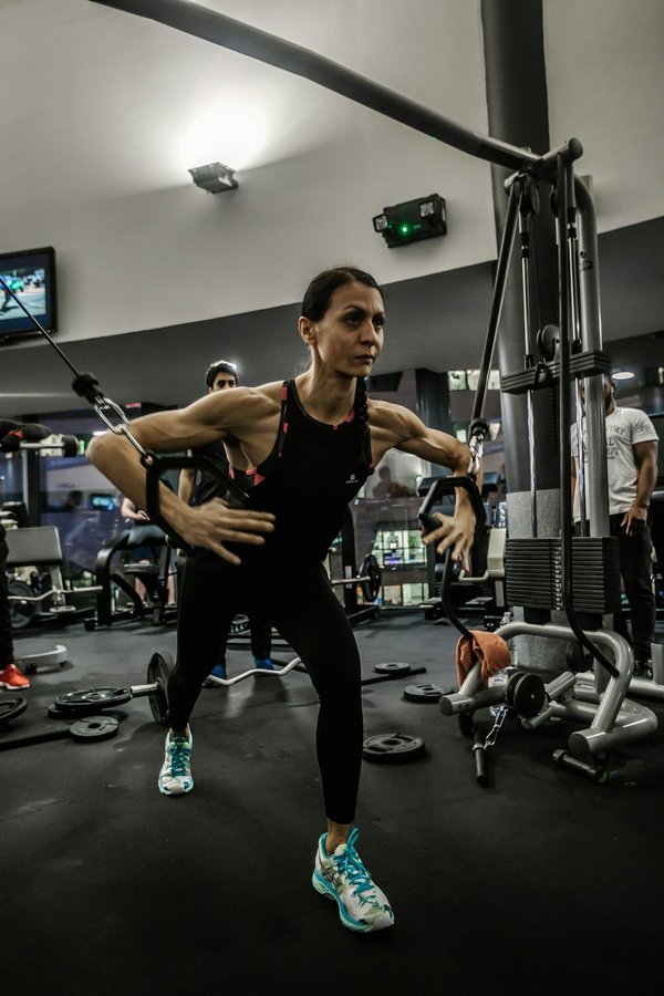 What are the best ways to organize a small home gym?